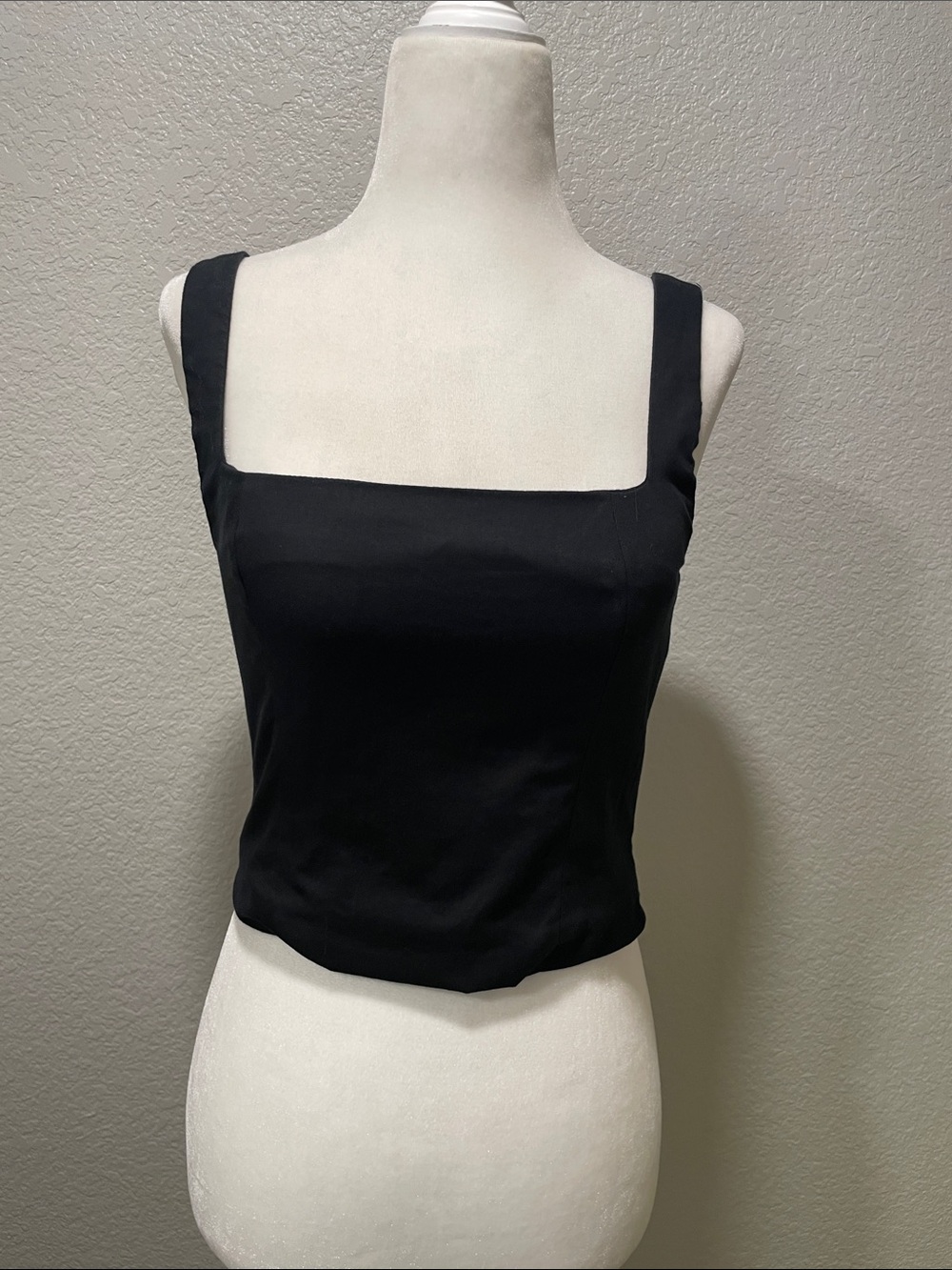 WAYF Sleek fitted Black Square-Neck Cami Bustier with Wide Straps
Size XS